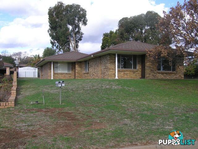 2/8 Hinton Drive` GUNNEDAH NSW 2380