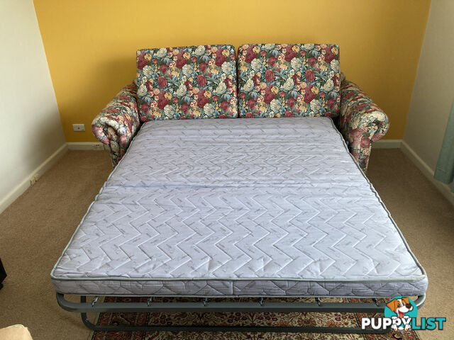 Quality &amp;#39;Mobilier&amp;#39; Sofa Bed. Rarely Used