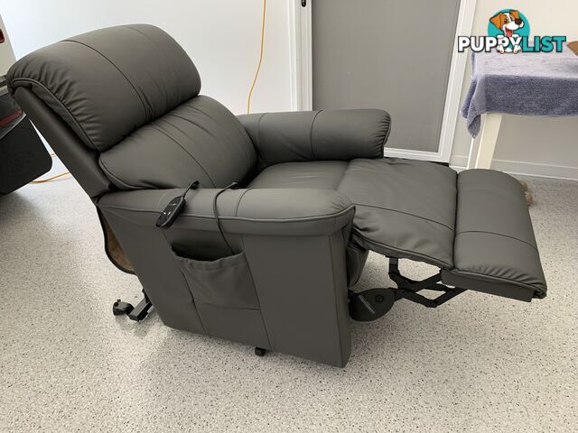 La-Z-Boy Stanley Power Lift Leather Chair