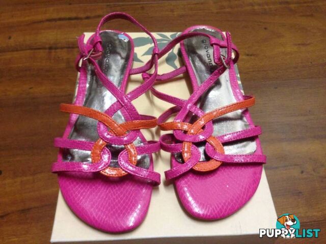 Giovanna Flats Pink Multi. Style Gabby. Size 7.5