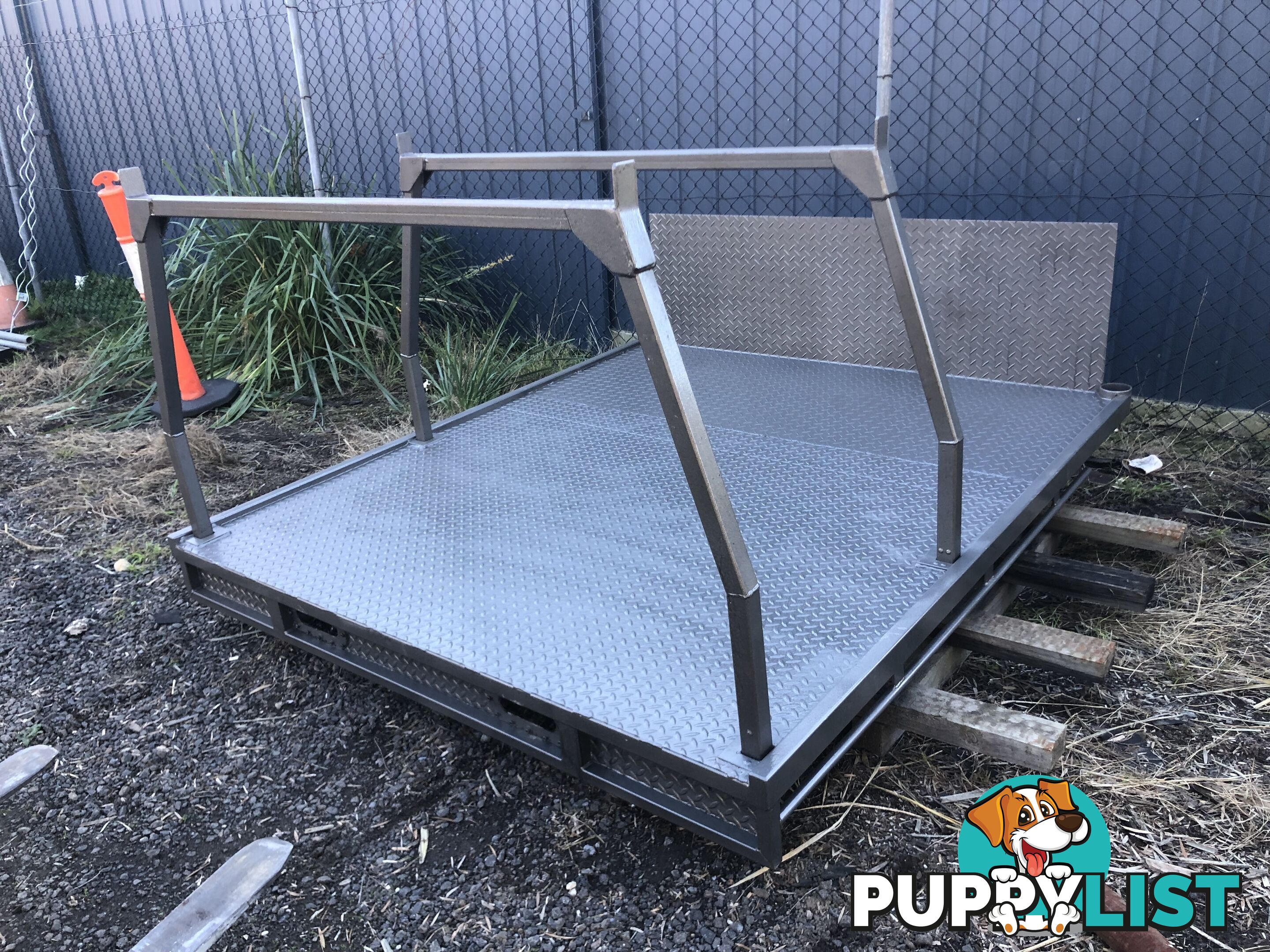 Steel ute tray body