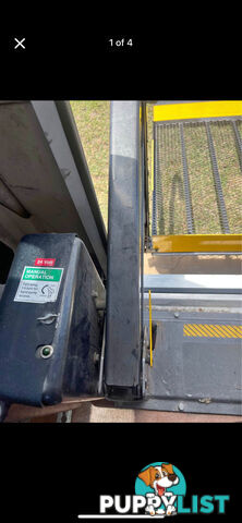 Wheelchair split platform lift hoist for van/bus