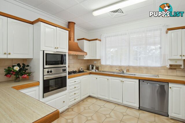 8 Avonia Road KALAMUNDA WA 6076