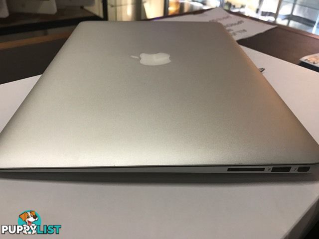 Apple MacBook Air 13" 2015 MODEL ! ****AS NEW****