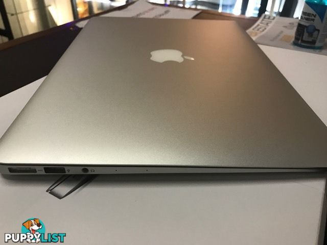 Apple MacBook Air 13" 2015 MODEL ! ****AS NEW****