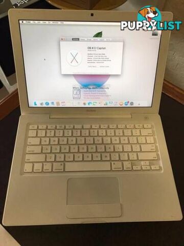 White Macbook 13" *AS NEW WITH CHARGER*