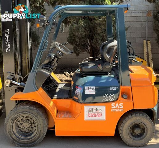 Used Toyota 2.0TON Forklift For Sale