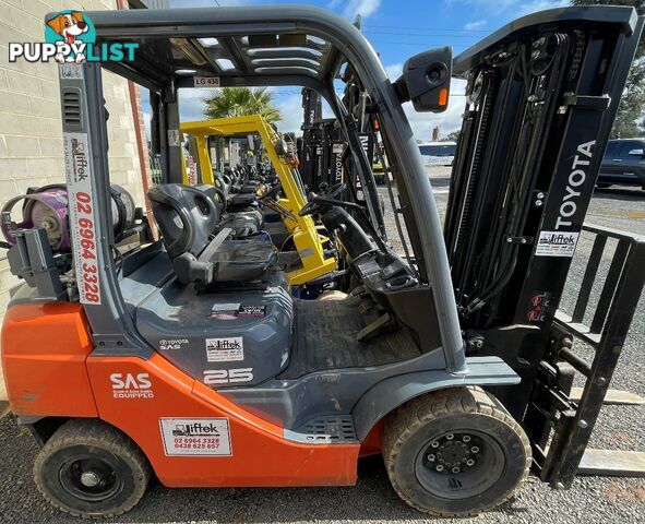 Used Toyota 2.5TON Deluxe Forklift For Sale