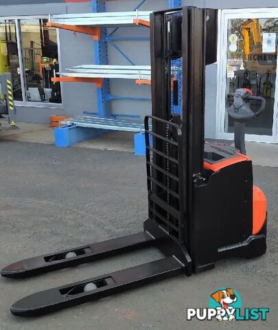 Used Toyota 1.2TON Electric Walkie Stacker