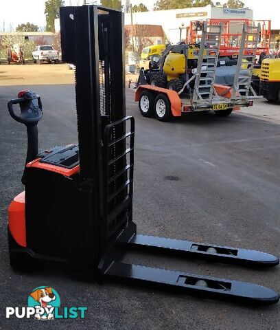 Used Toyota 1.2TON Electric Walkie Stacker