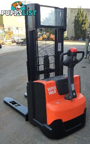 Used Toyota 1.2TON Electric Walkie Stacker