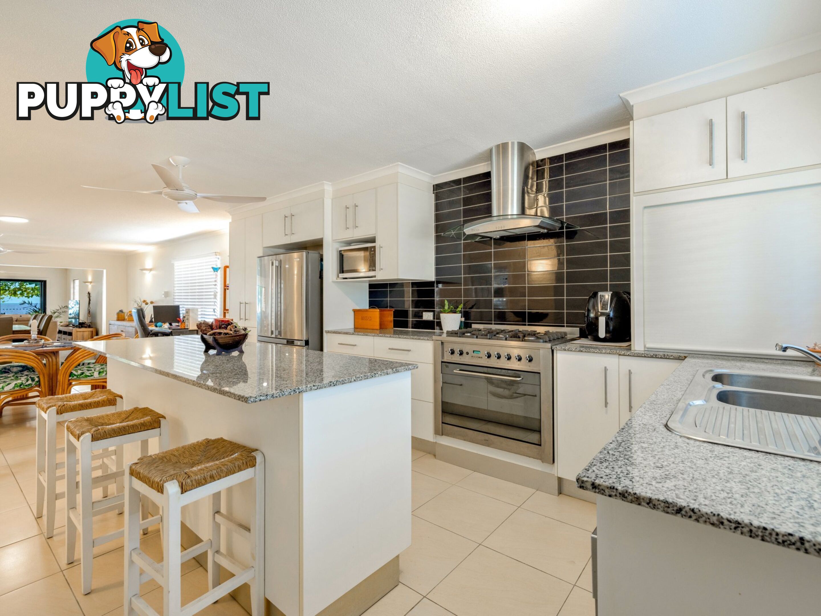 56 Hibiscus Lane HOLLOWAYS BEACH QLD 4878