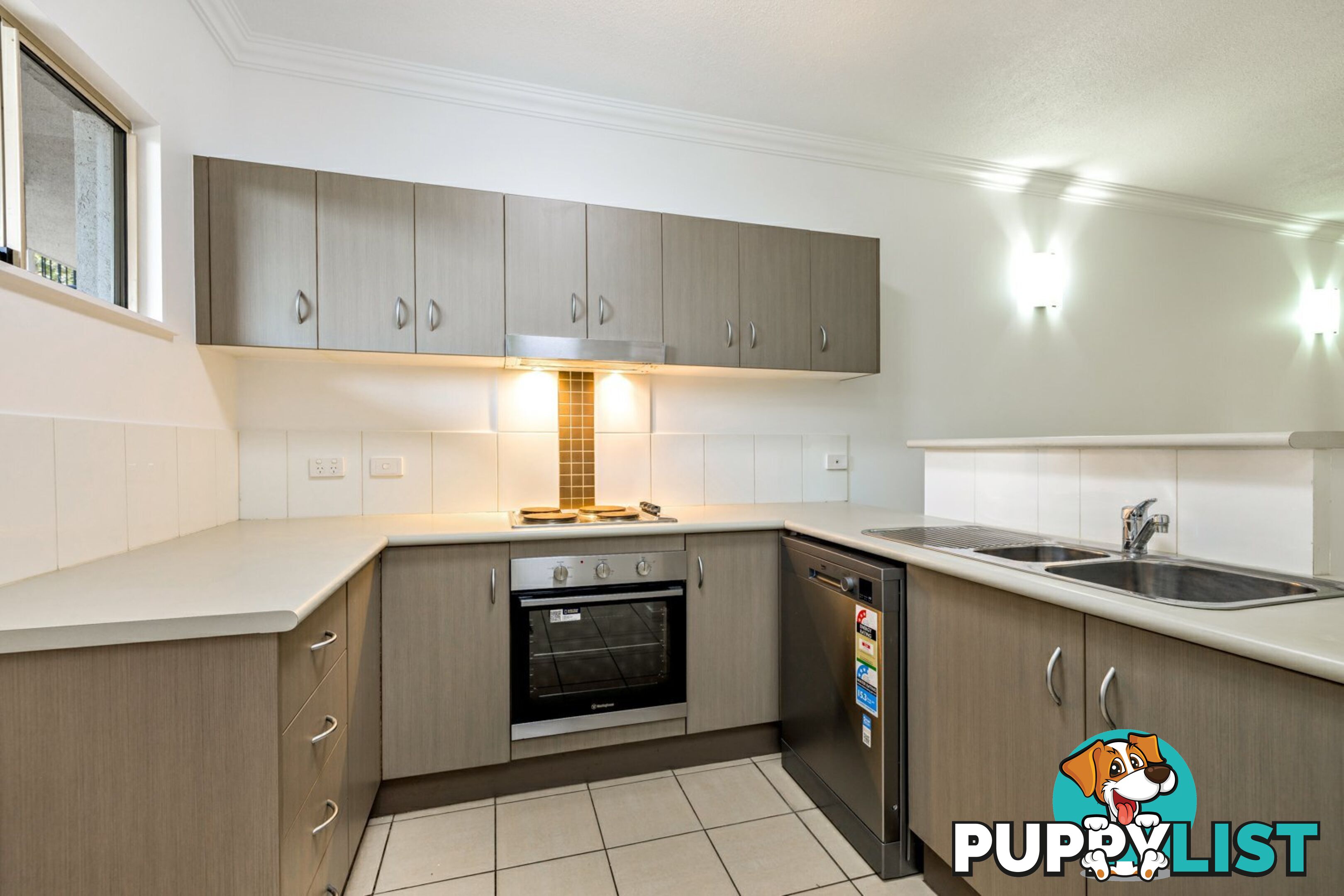 302/2-8 Centenary Close MANOORA QLD 4870