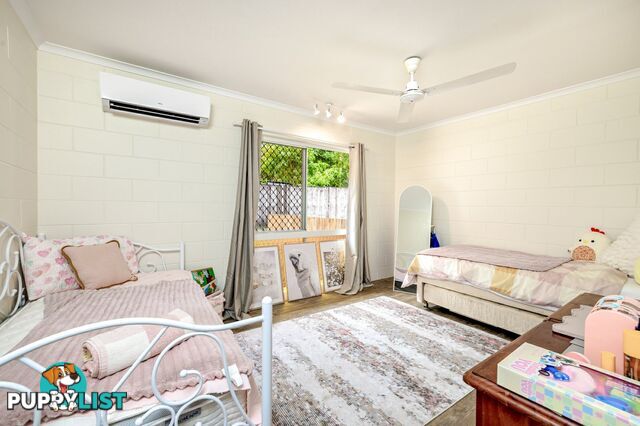 18 Moonah Street HOLLOWAYS BEACH QLD 4878