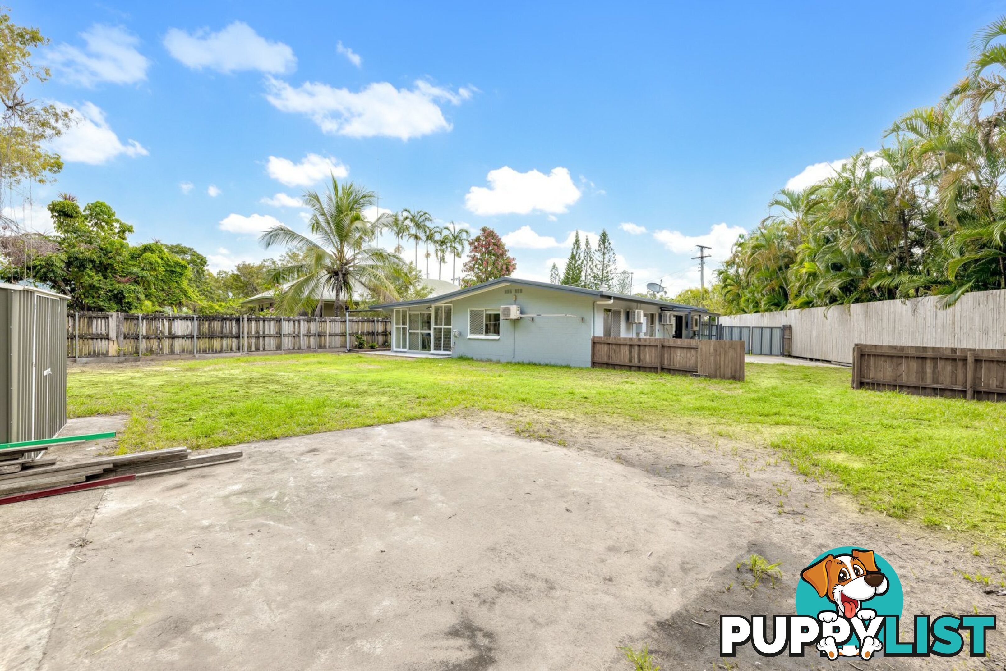 18 Moonah Street HOLLOWAYS BEACH QLD 4878