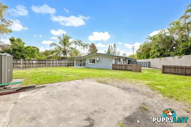 18 Moonah Street HOLLOWAYS BEACH QLD 4878