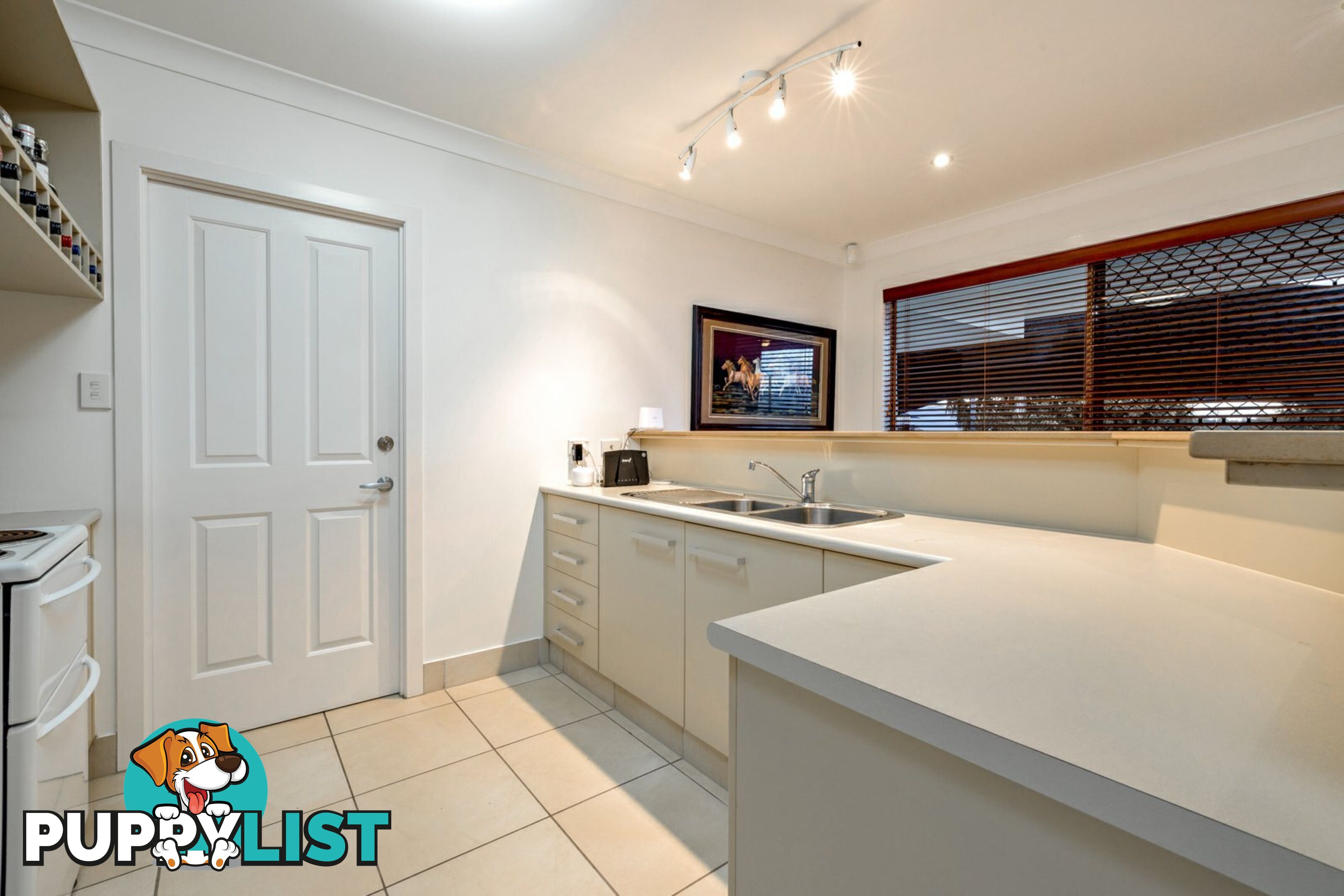 10 Sergeant Street KANIMBLA QLD 4870