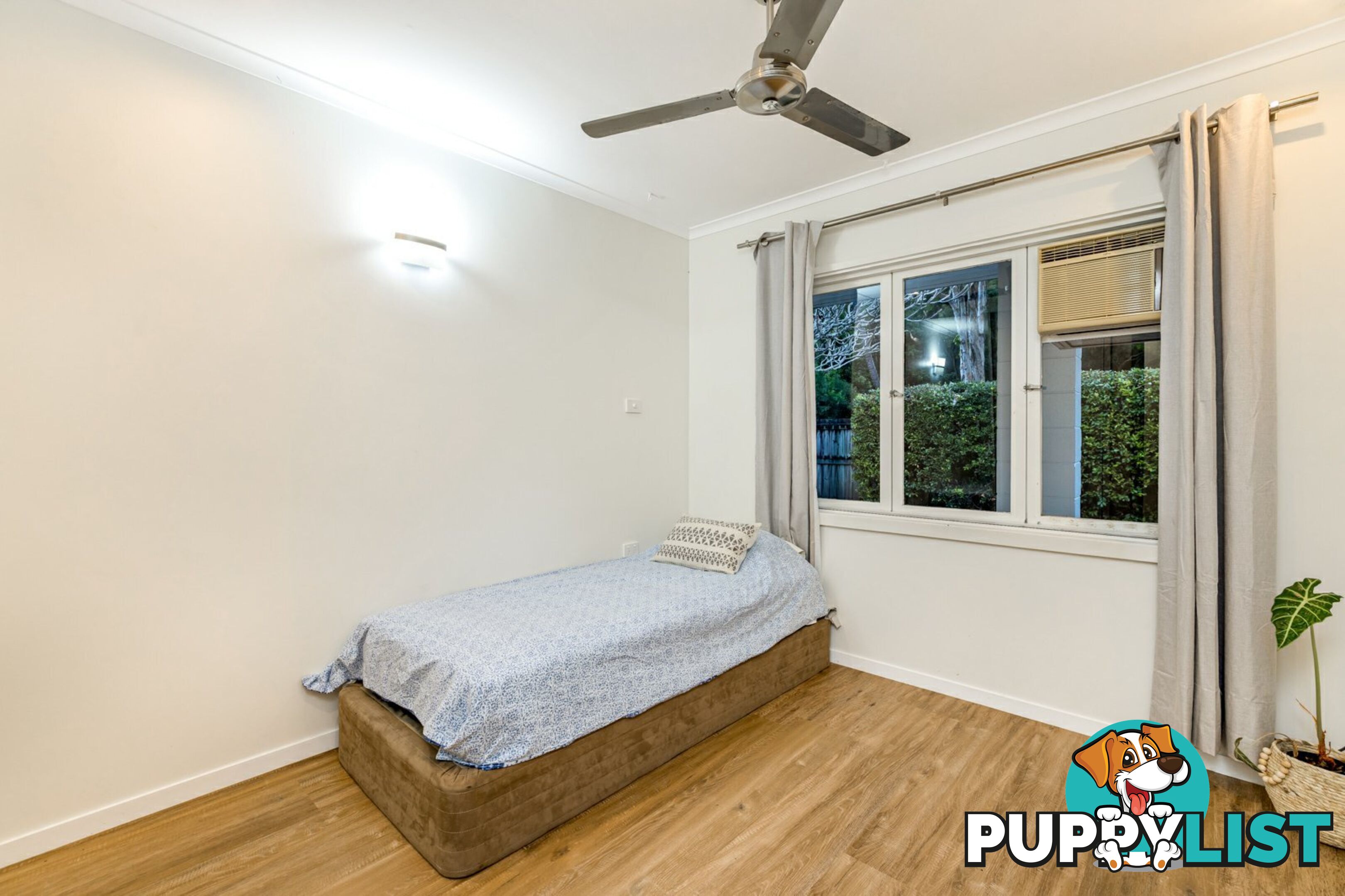 10 Hickory Street HOLLOWAYS BEACH QLD 4878
