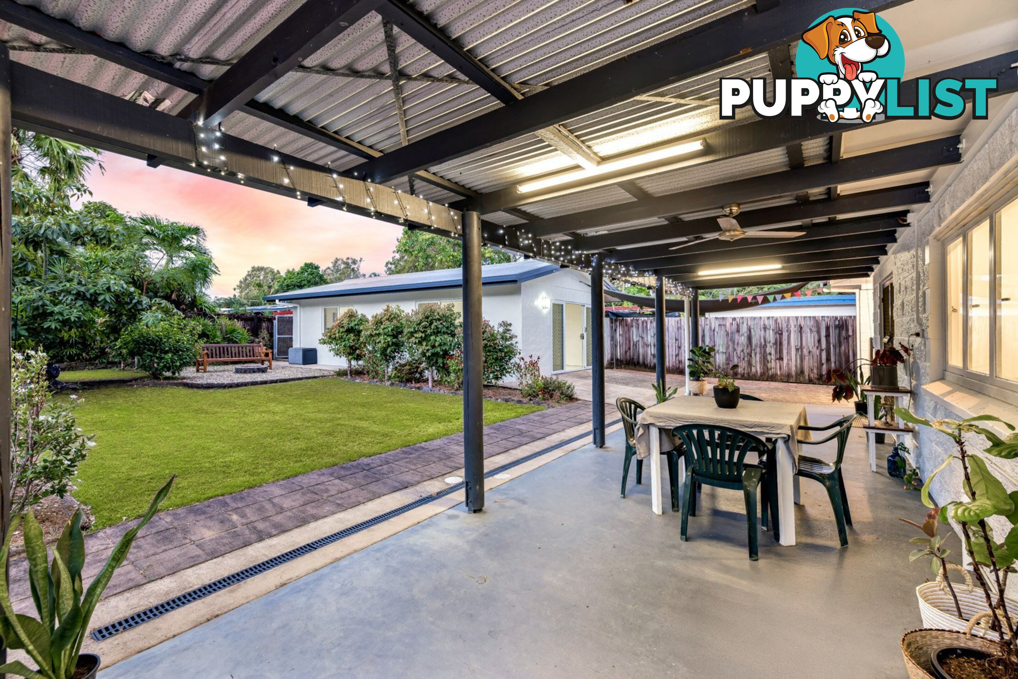 10 Hickory Street HOLLOWAYS BEACH QLD 4878