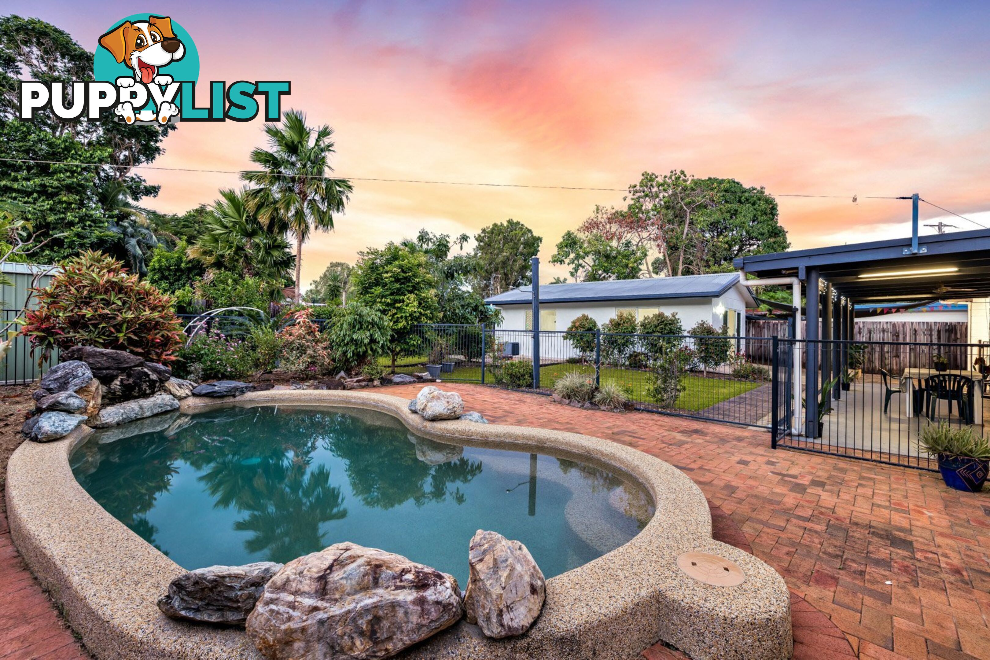 10 Hickory Street HOLLOWAYS BEACH QLD 4878