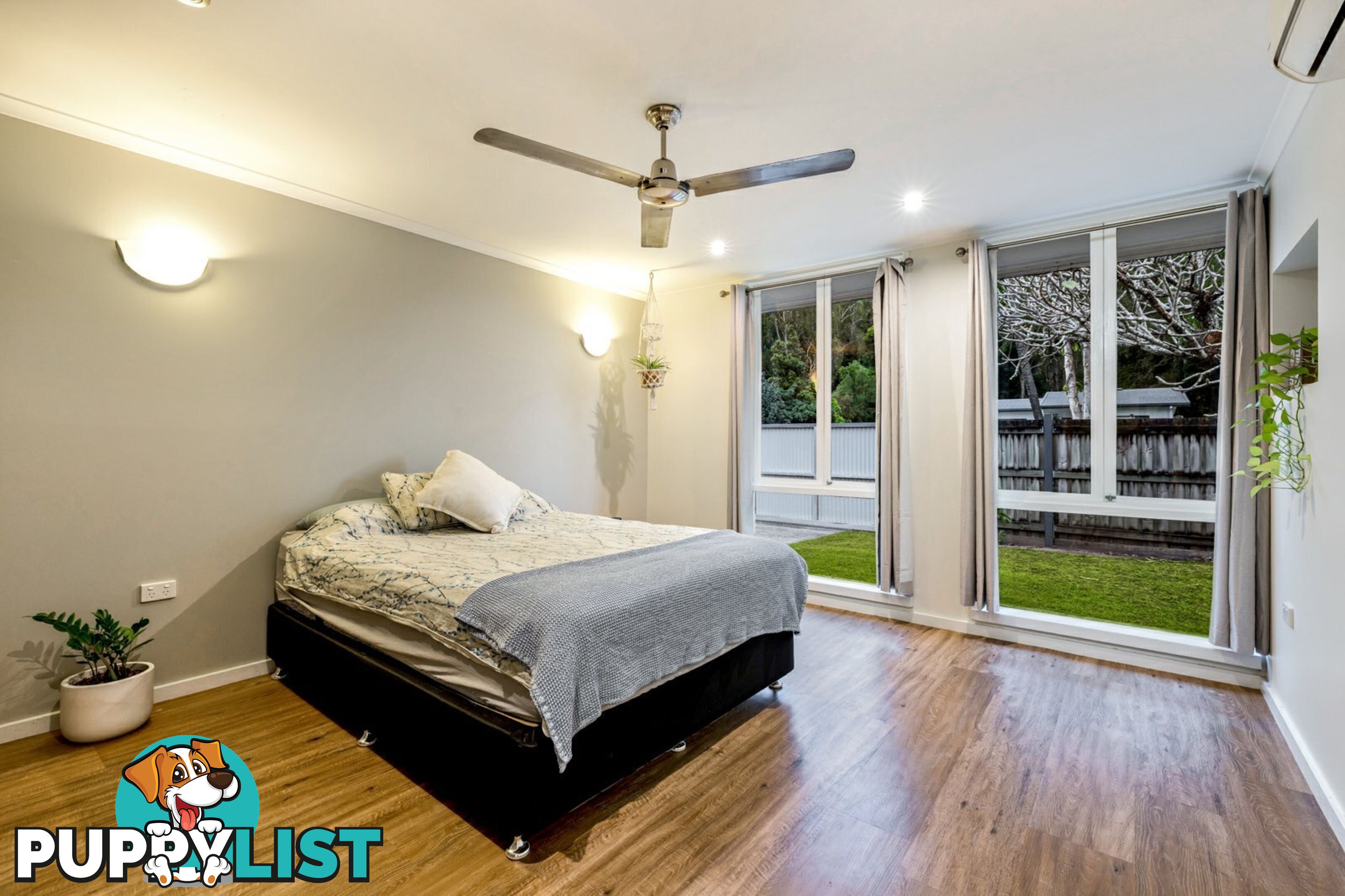 10 Hickory Street HOLLOWAYS BEACH QLD 4878