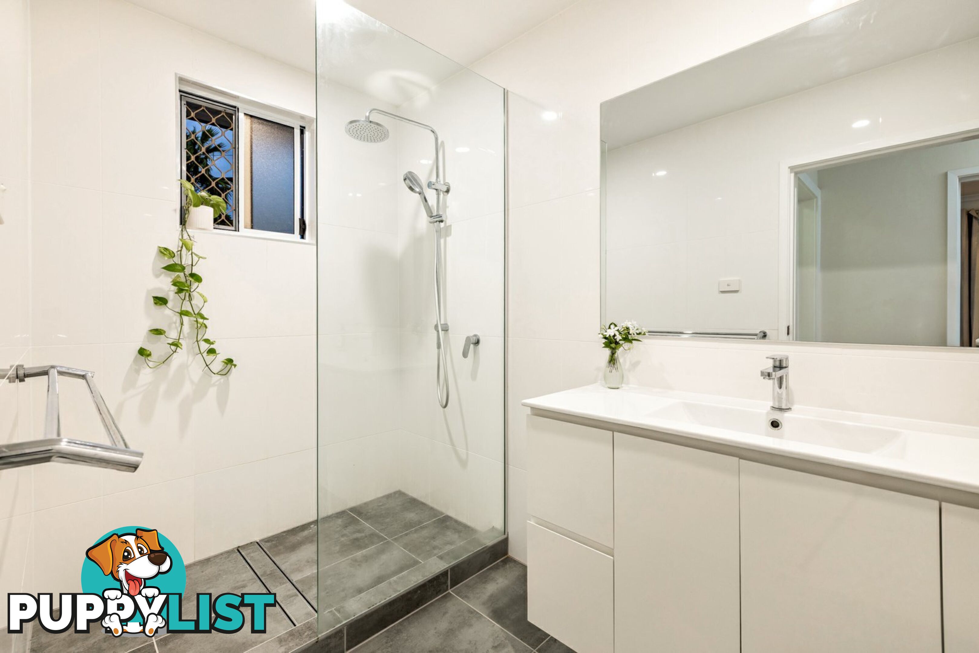 10 Hickory Street HOLLOWAYS BEACH QLD 4878