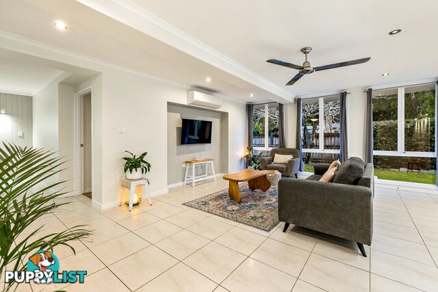 10 Hickory Street HOLLOWAYS BEACH QLD 4878