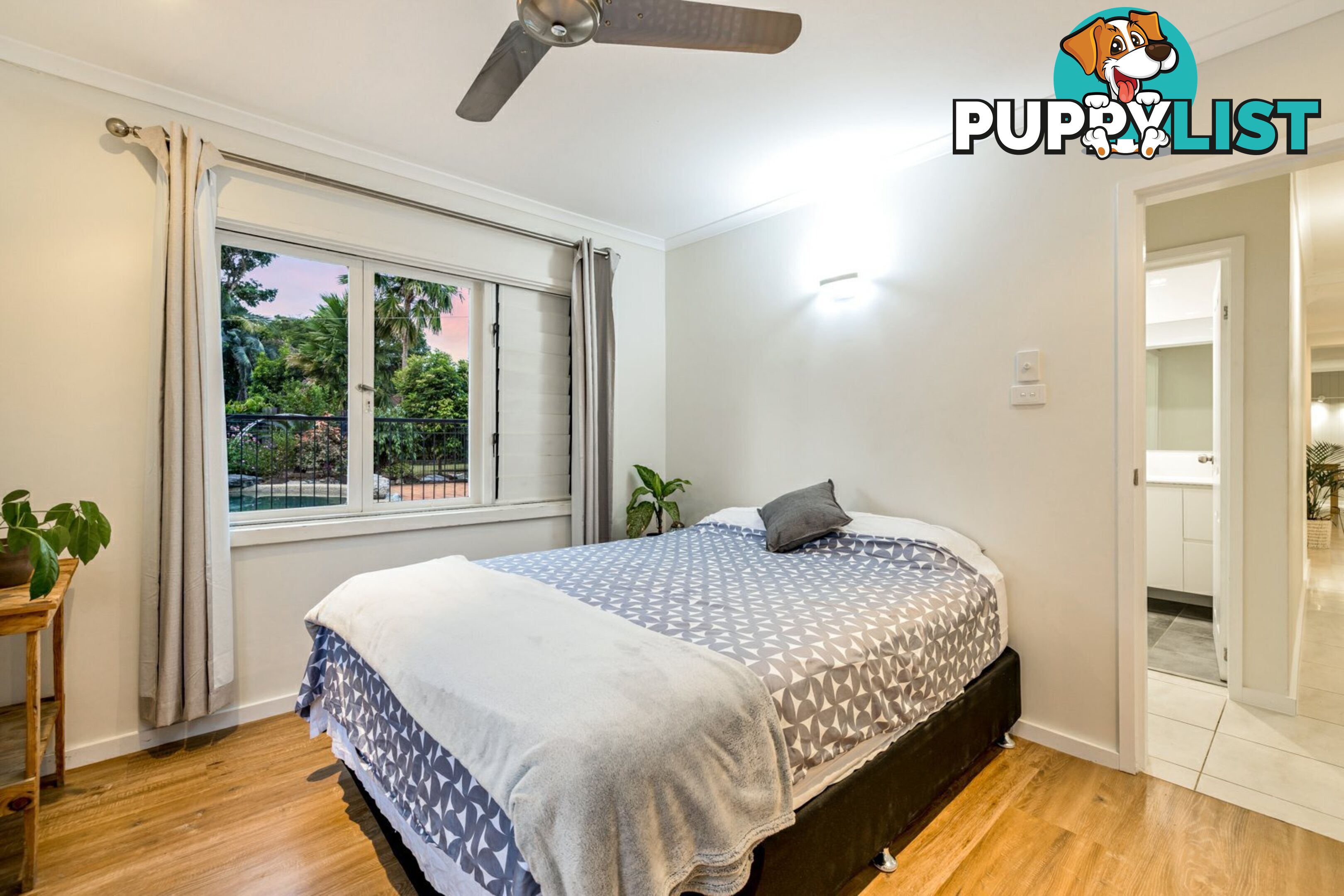 10 Hickory Street HOLLOWAYS BEACH QLD 4878