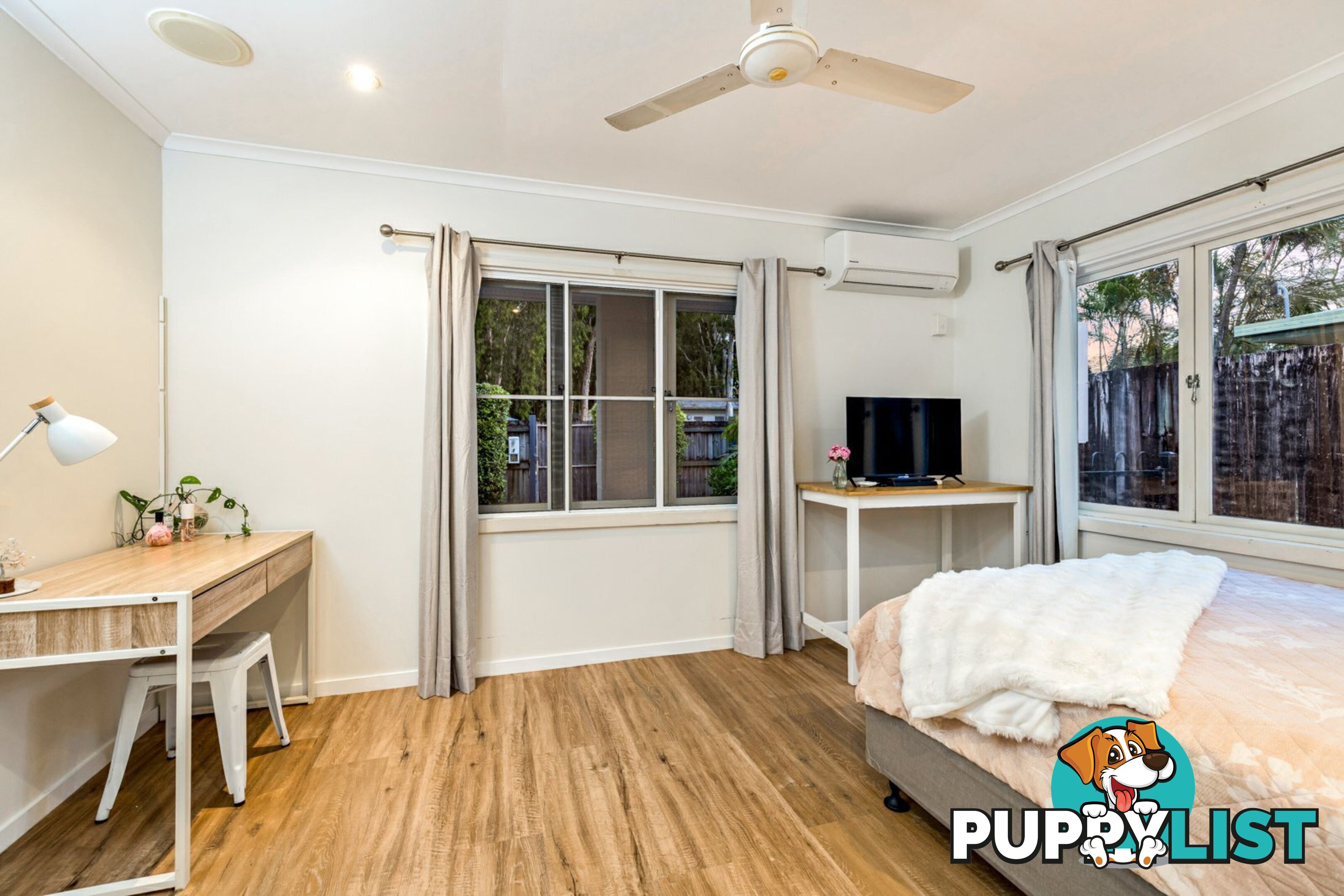 10 Hickory Street HOLLOWAYS BEACH QLD 4878