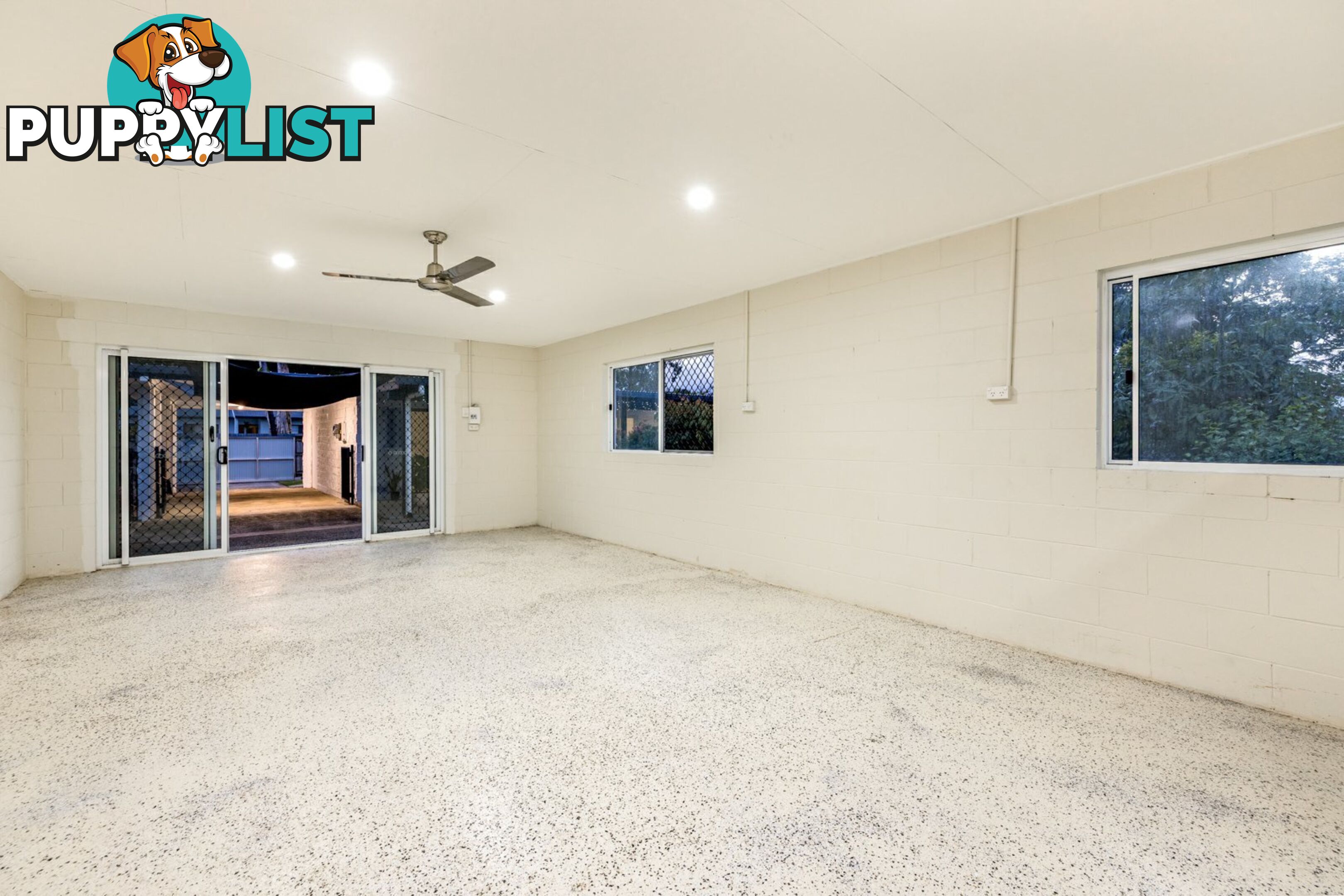 10 Hickory Street HOLLOWAYS BEACH QLD 4878