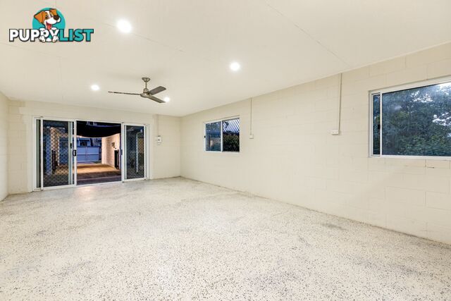 10 Hickory Street HOLLOWAYS BEACH QLD 4878