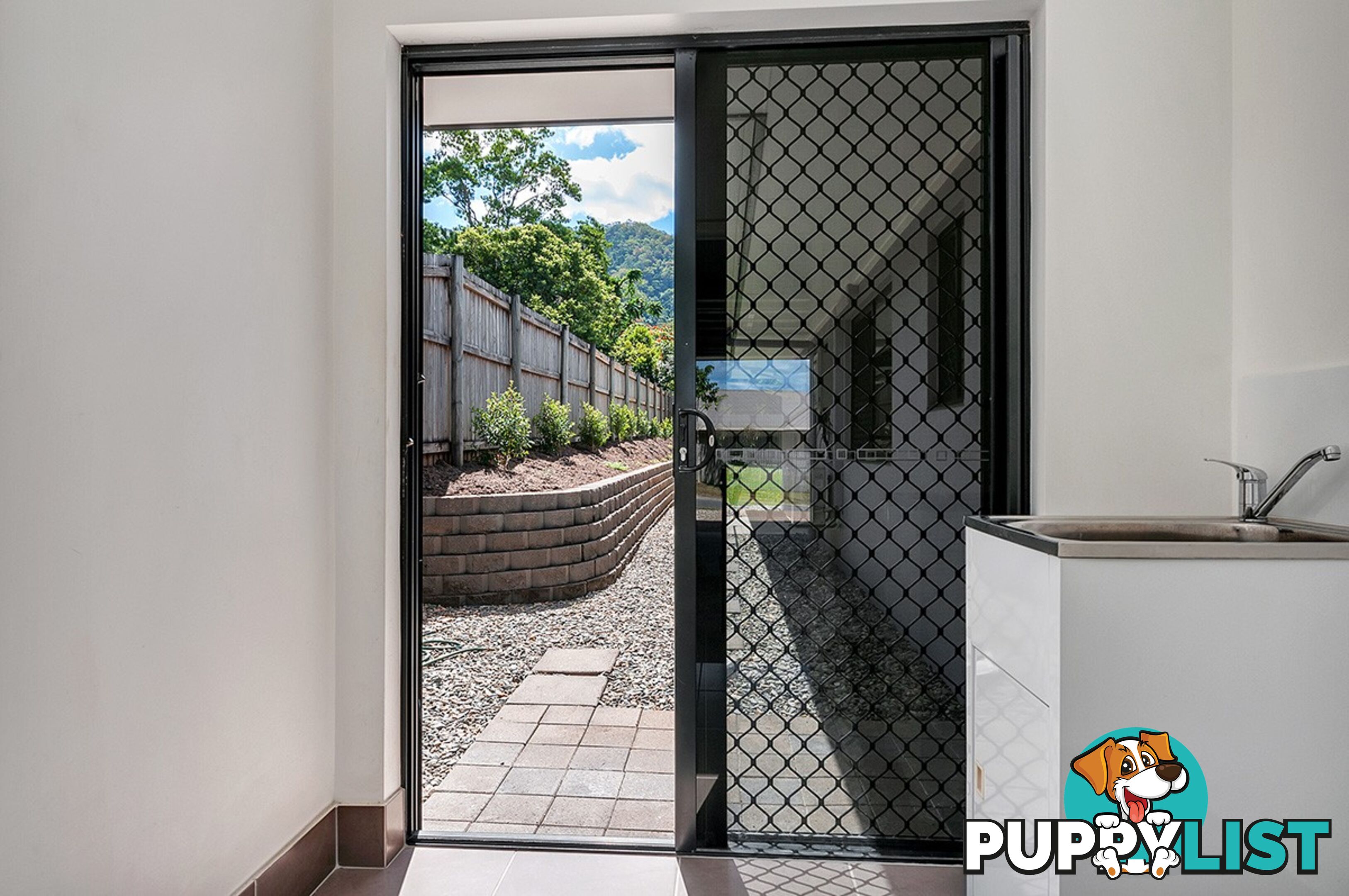 13 Anniebuka Close BENTLEY PARK QLD 4869