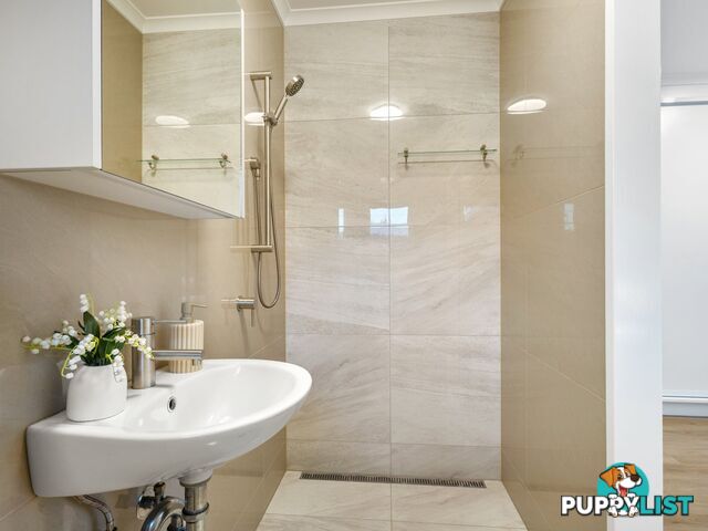 9 Baronia Crescent HOLLOWAYS BEACH QLD 4878