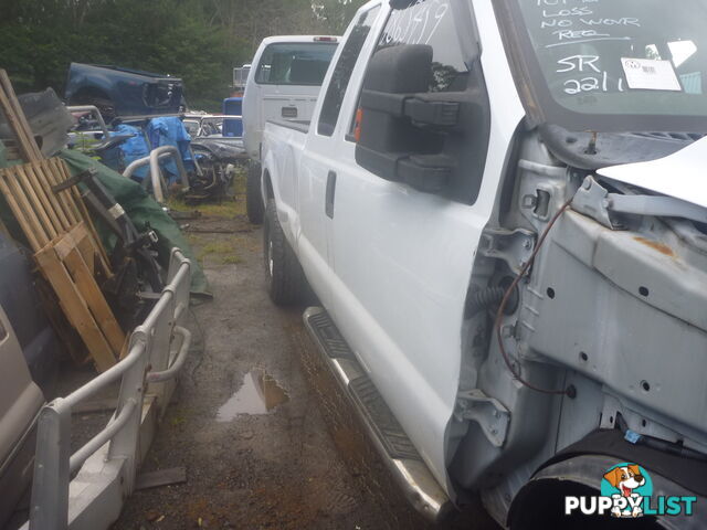 2001 Superduty F 350 Ford Truck White Wrecking,