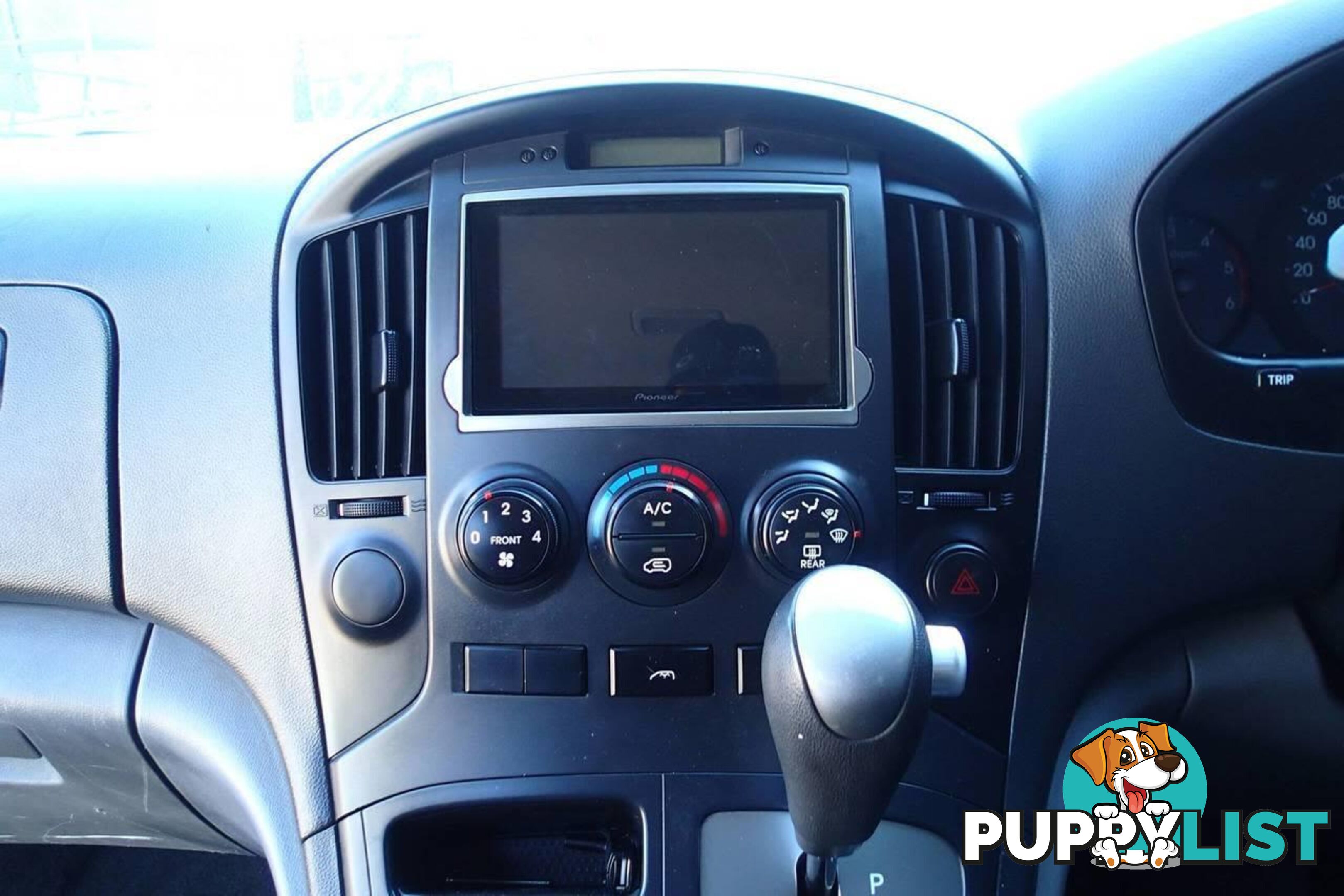 2011 HYUNDAI ILOAD  TQ MY11 COMMERCIAL, 4 DOORS, 3 SEATS