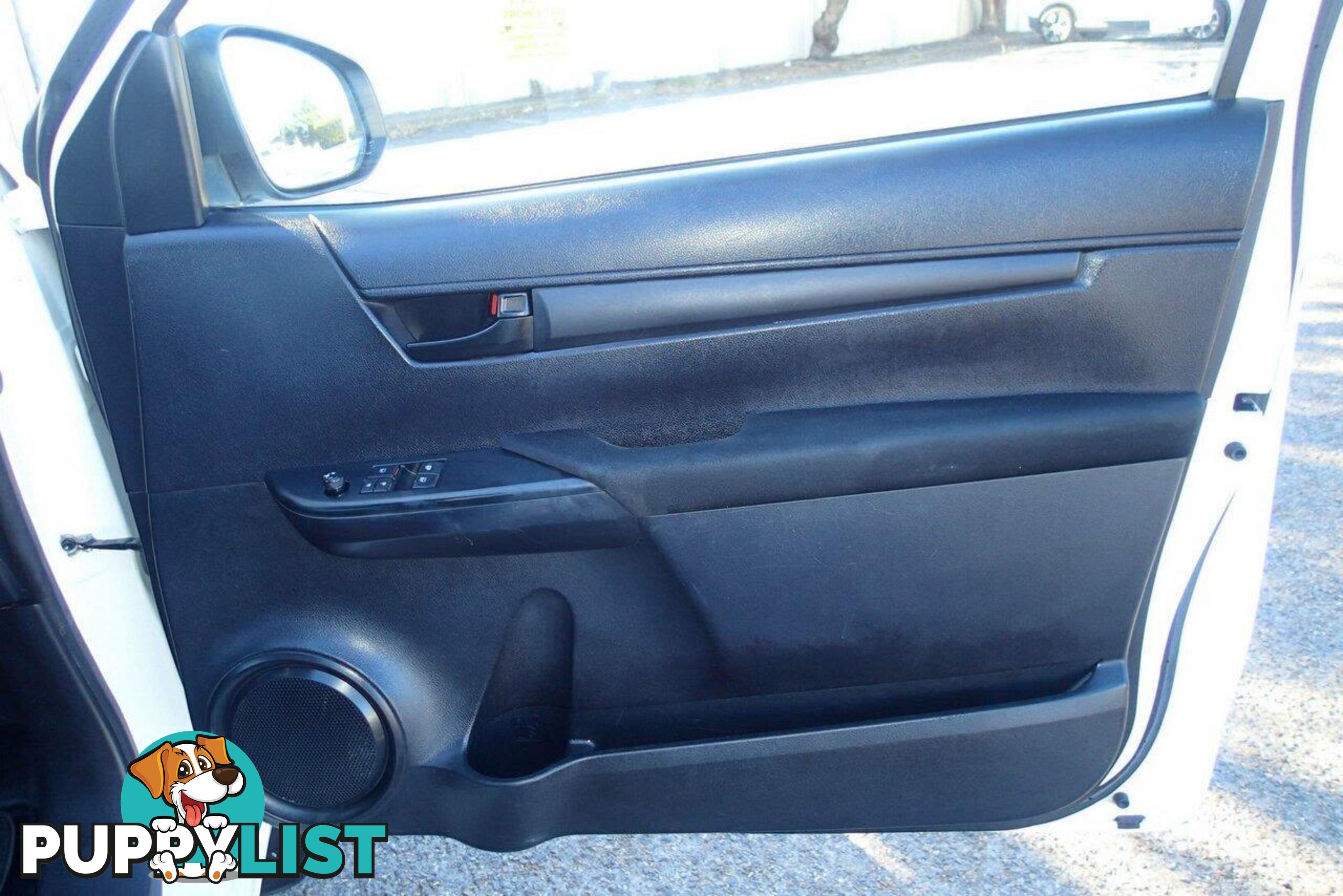 2016 TOYOTA HILUX WORKMATE TGN121R UTE TRAY, 2 DOORS, 2 SEATS