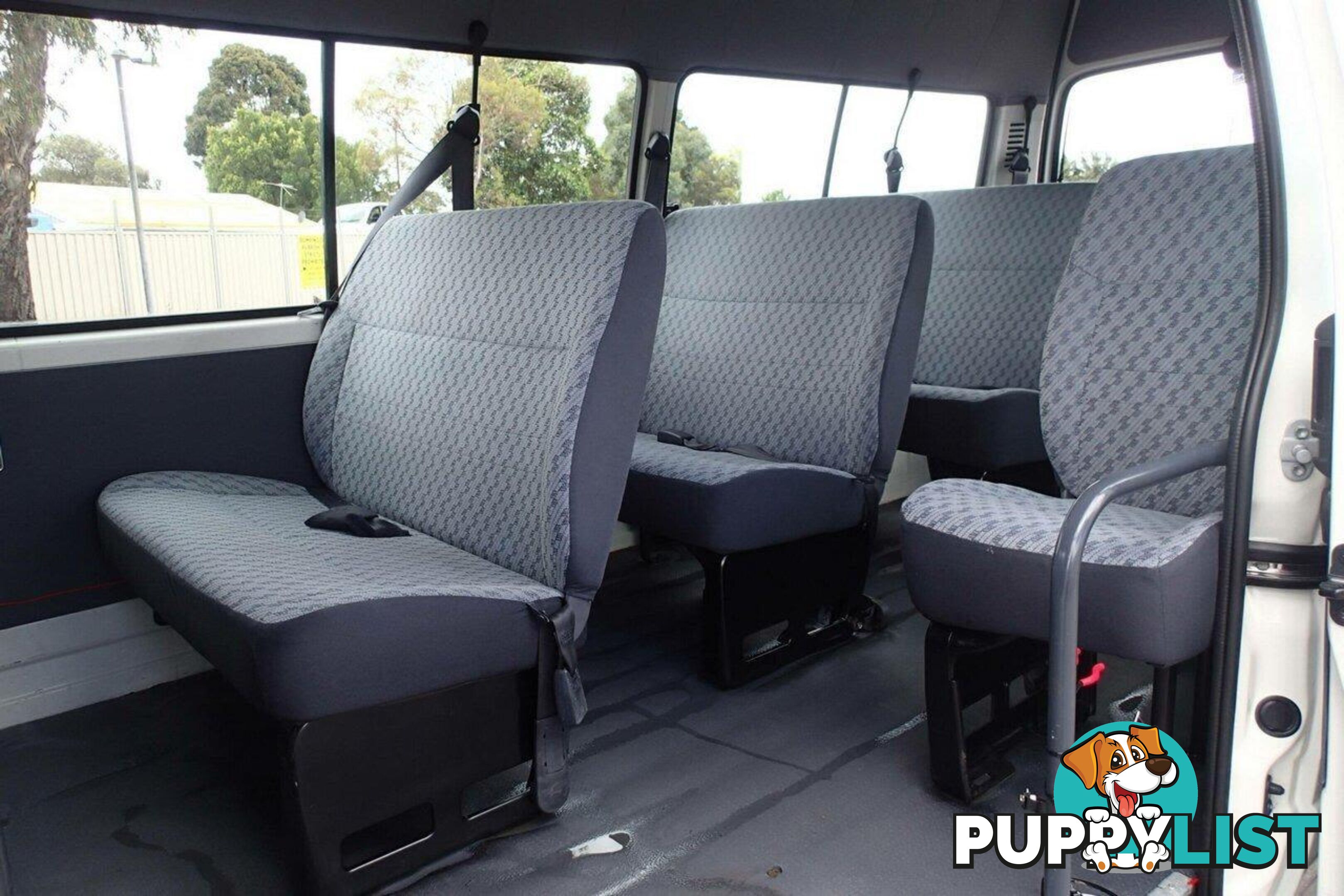 2001 TOYOTA HIACE COMMUTER RZH125R PEOPLE MOVER, 3 DOORS, 14 SEATS