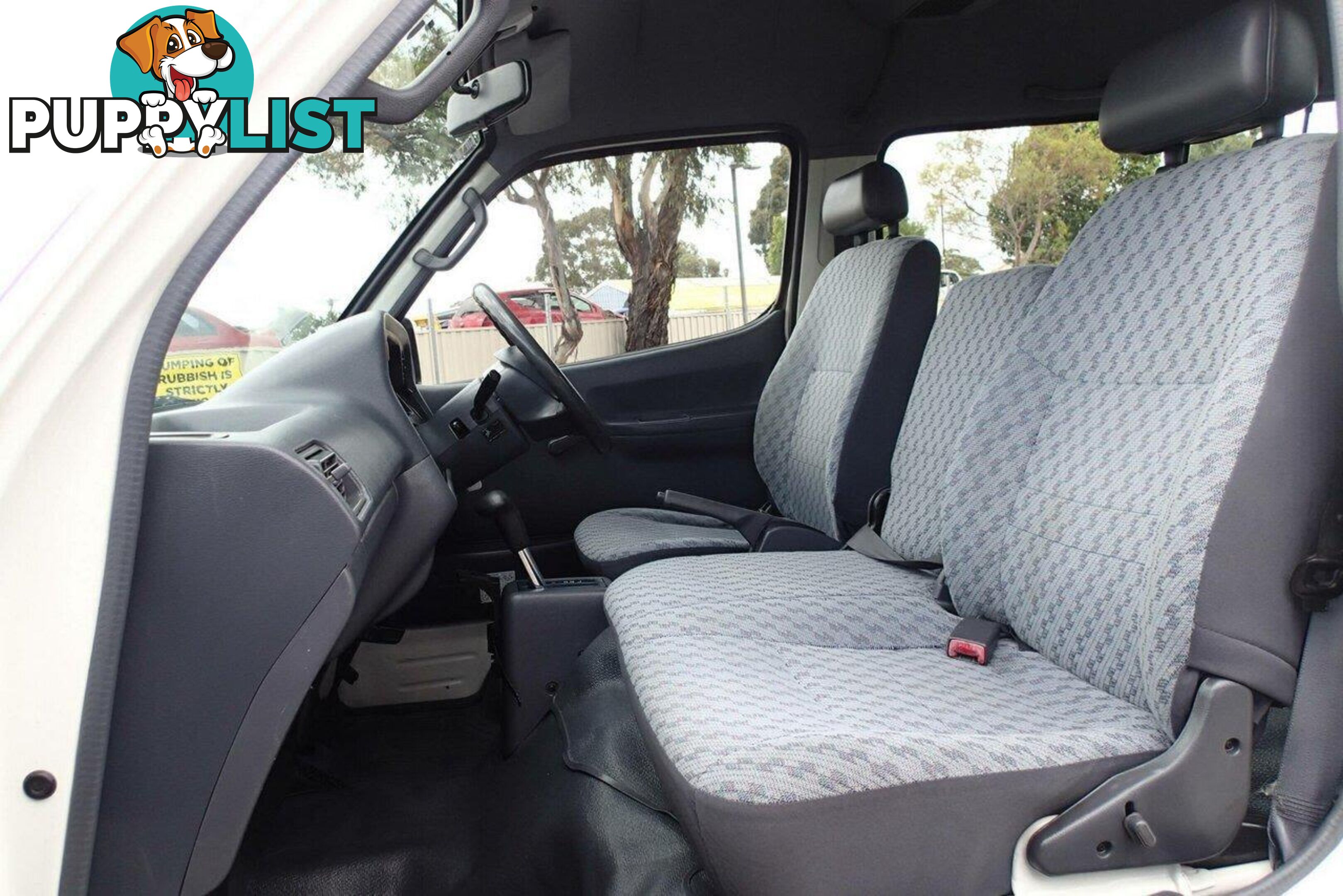 2001 TOYOTA HIACE COMMUTER RZH125R PEOPLE MOVER, 3 DOORS, 14 SEATS