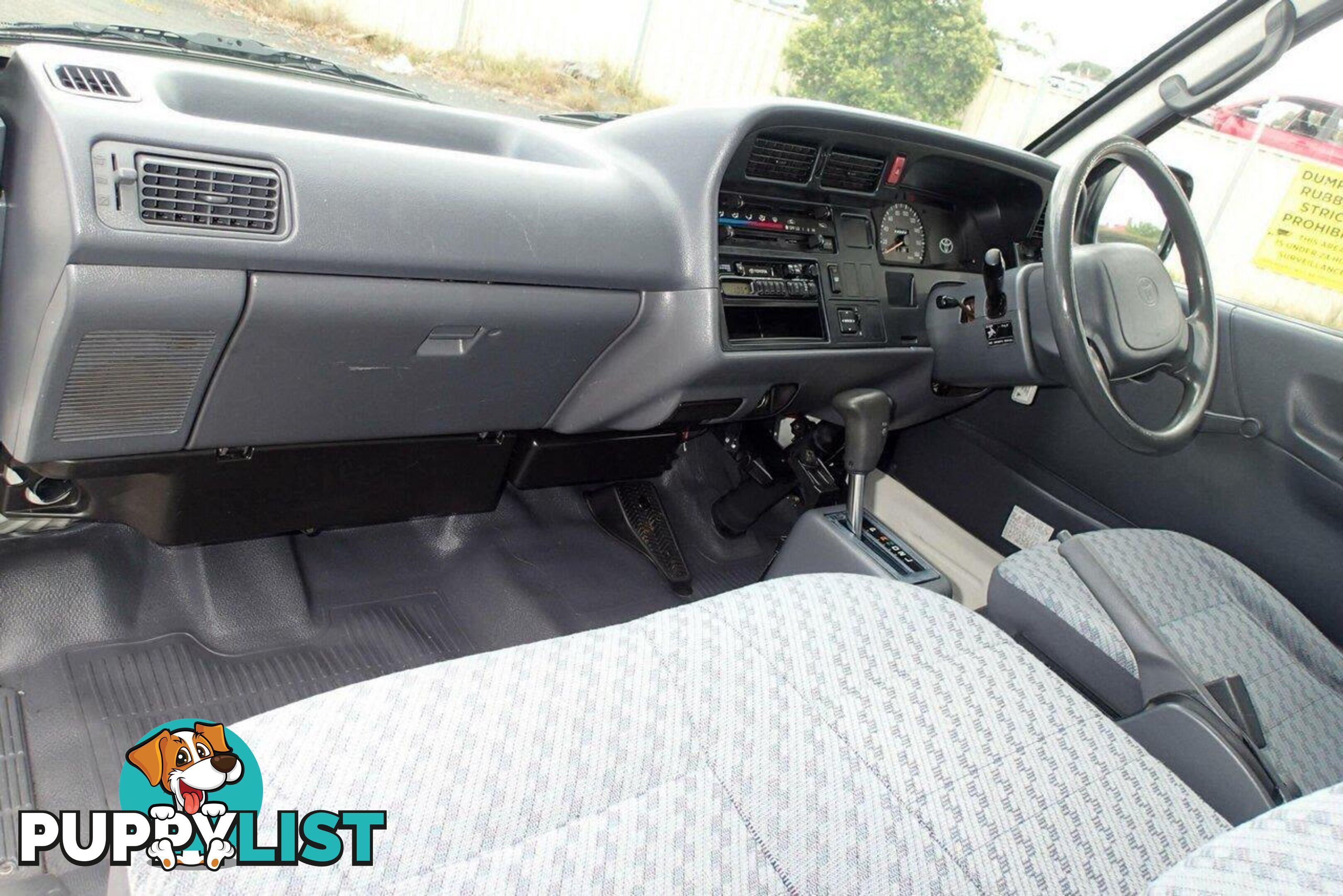 2001 TOYOTA HIACE COMMUTER RZH125R PEOPLE MOVER, 3 DOORS, 14 SEATS