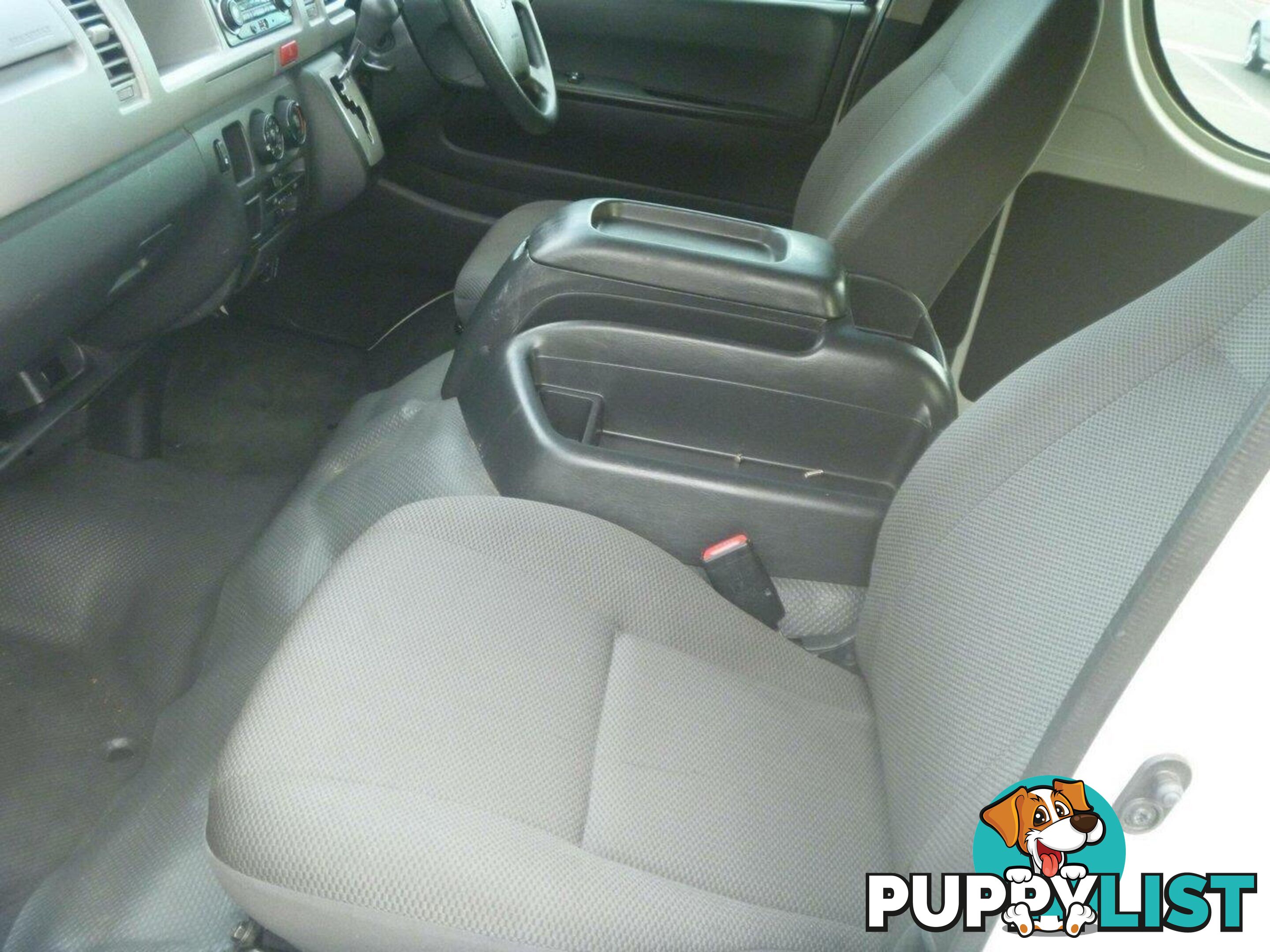 2011 TOYOTA HIACE COMMUTER KDH223R MY11 UPGRADE PEOPLE MOVER, 3 DOORS, 14 SEATS