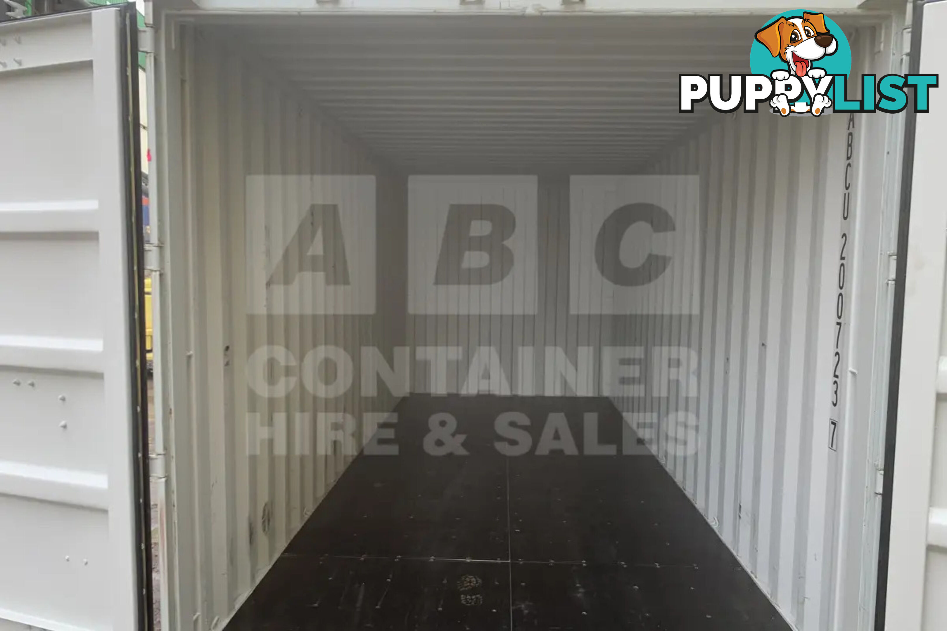 20' STANDARD HEIGHT SHIPPING CONTAINER - in Emerald