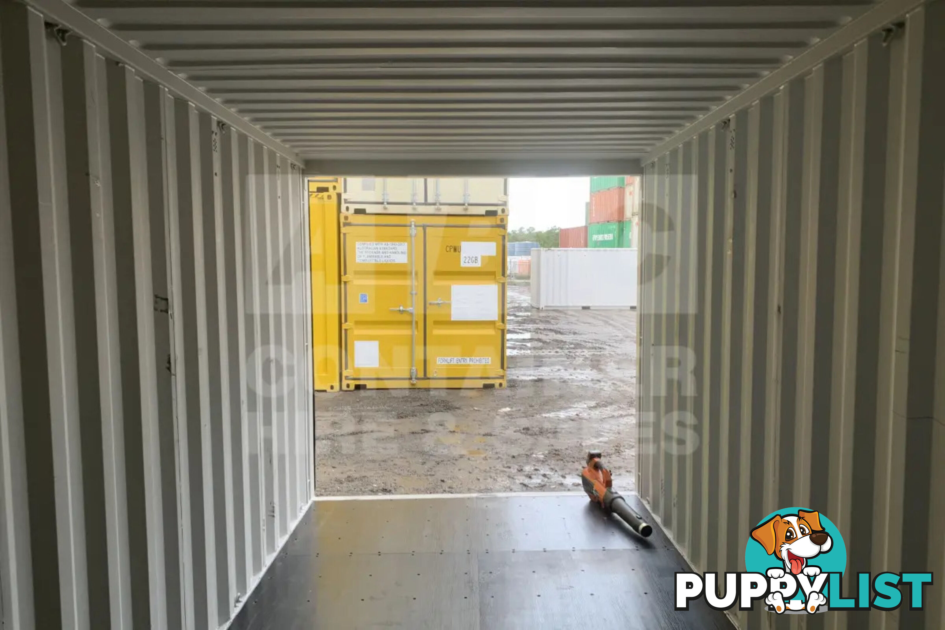 20' STANDARD HEIGHT SHIPPING CONTAINER - in Emerald
