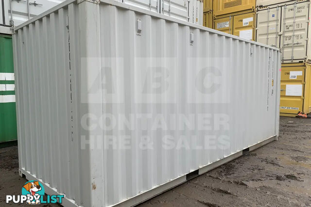 20' STANDARD HEIGHT SHIPPING CONTAINER - in Emerald