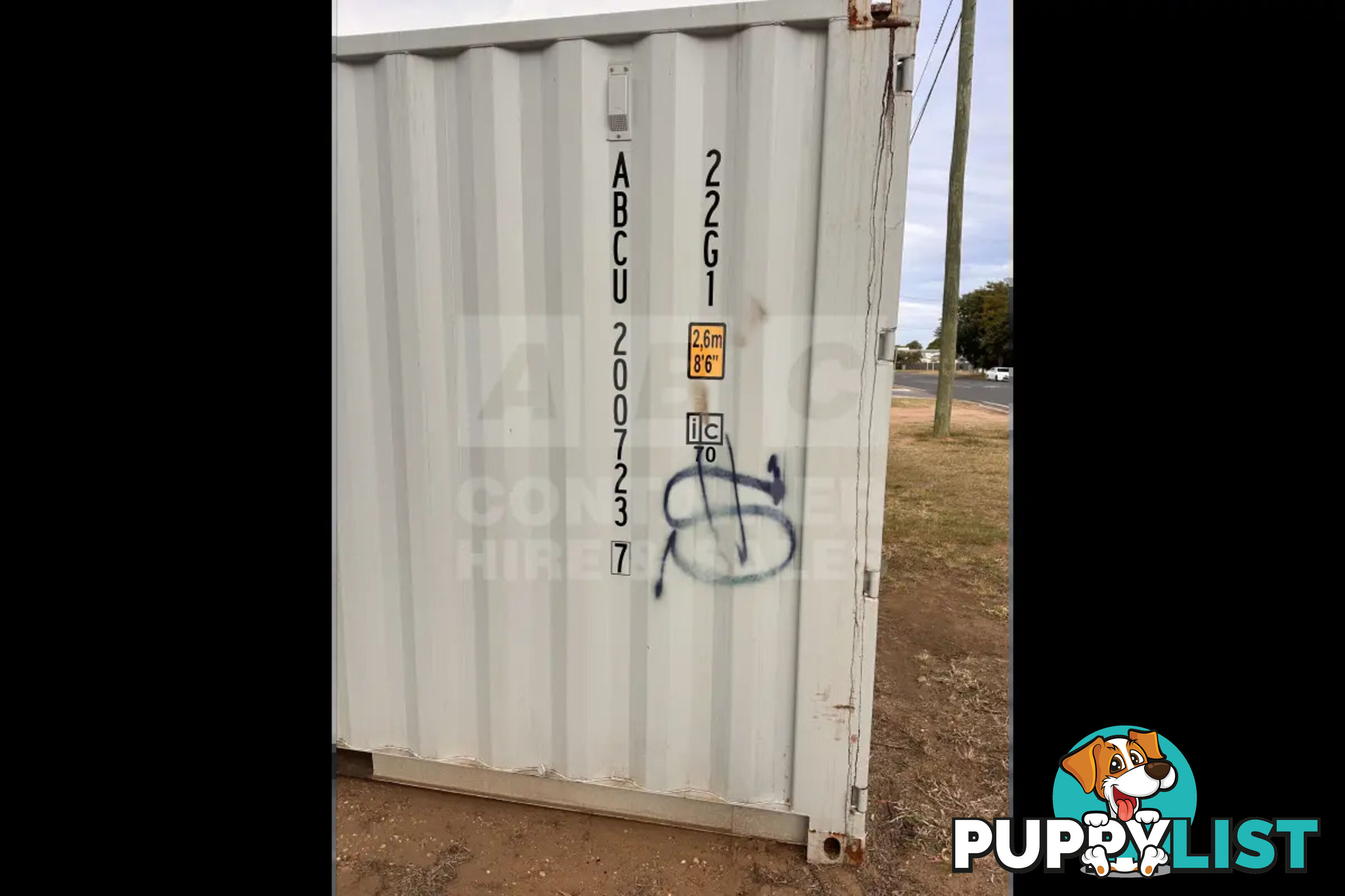 20' STANDARD HEIGHT SHIPPING CONTAINER - in Emerald