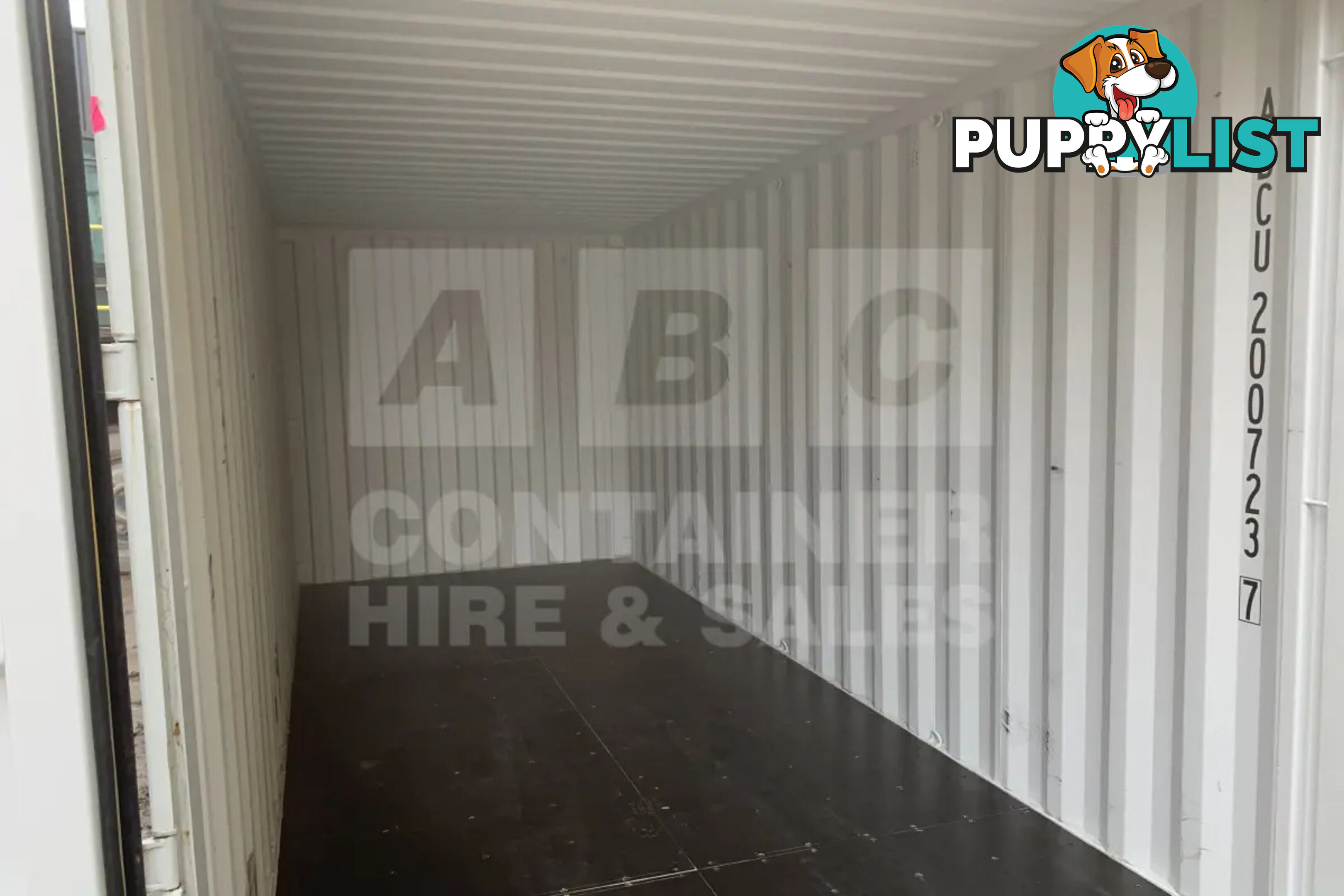 20' STANDARD HEIGHT SHIPPING CONTAINER - in Emerald