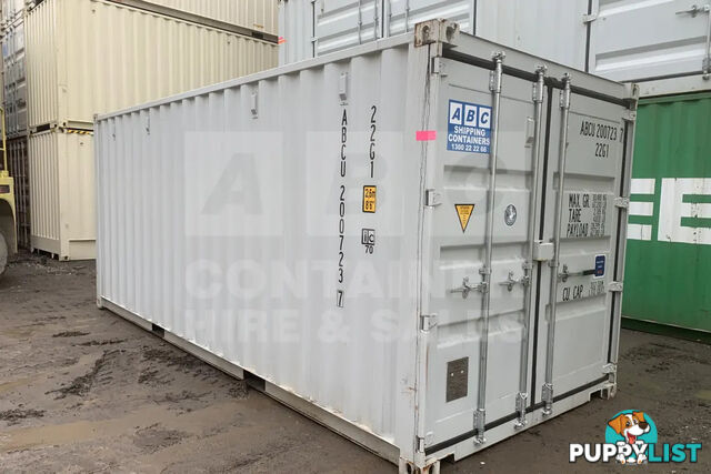 20' STANDARD HEIGHT SHIPPING CONTAINER - in Emerald