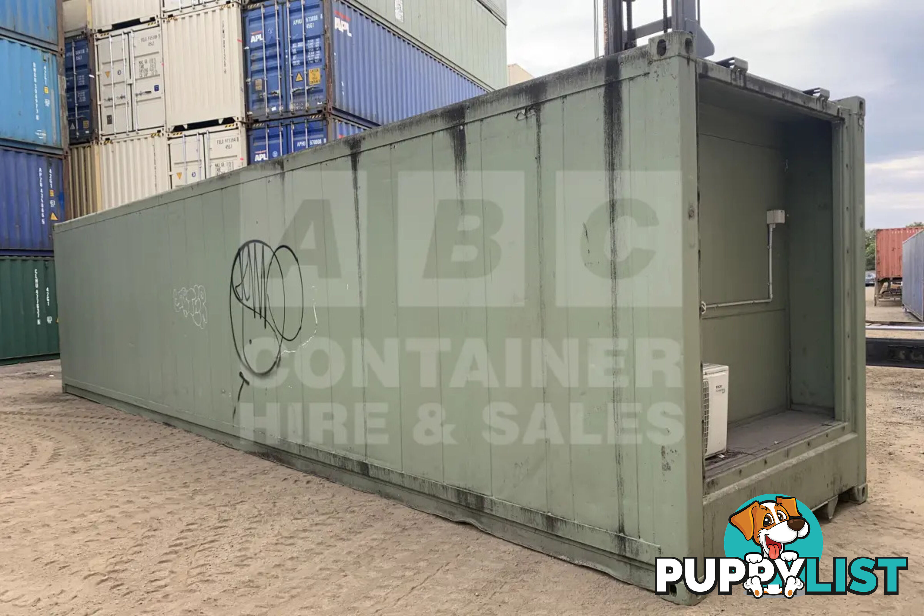 40' HIGH CUBE SHIPPING CONTAINER (NON-OPERATIONAL, MODIFIED) - in Brisbane