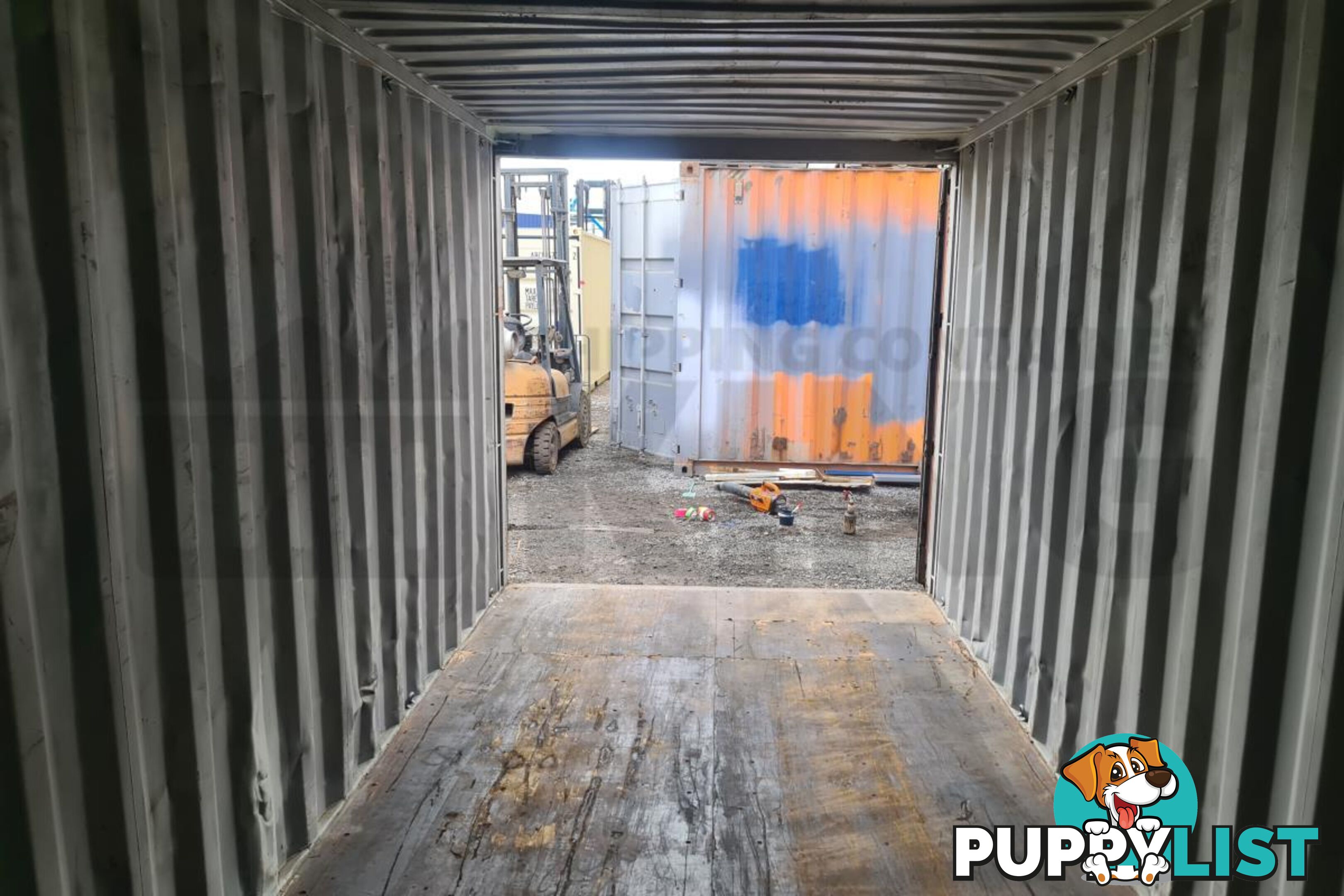 20' STANDARD HEIGHT SHIPPING CONTAINER - in Brisbane