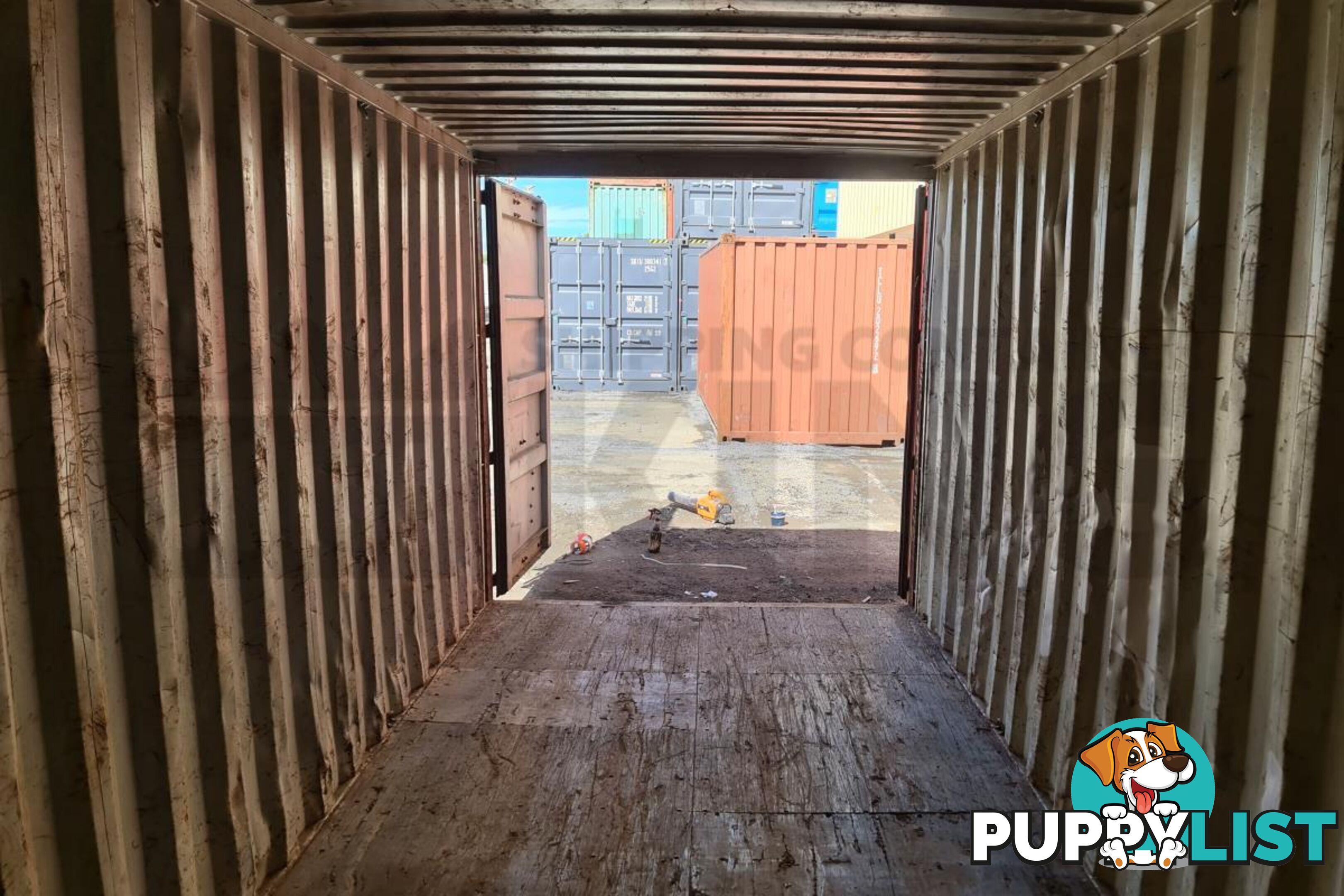 20' STANDARD HEIGHT SHIPPING CONTAINER - in Brisbane