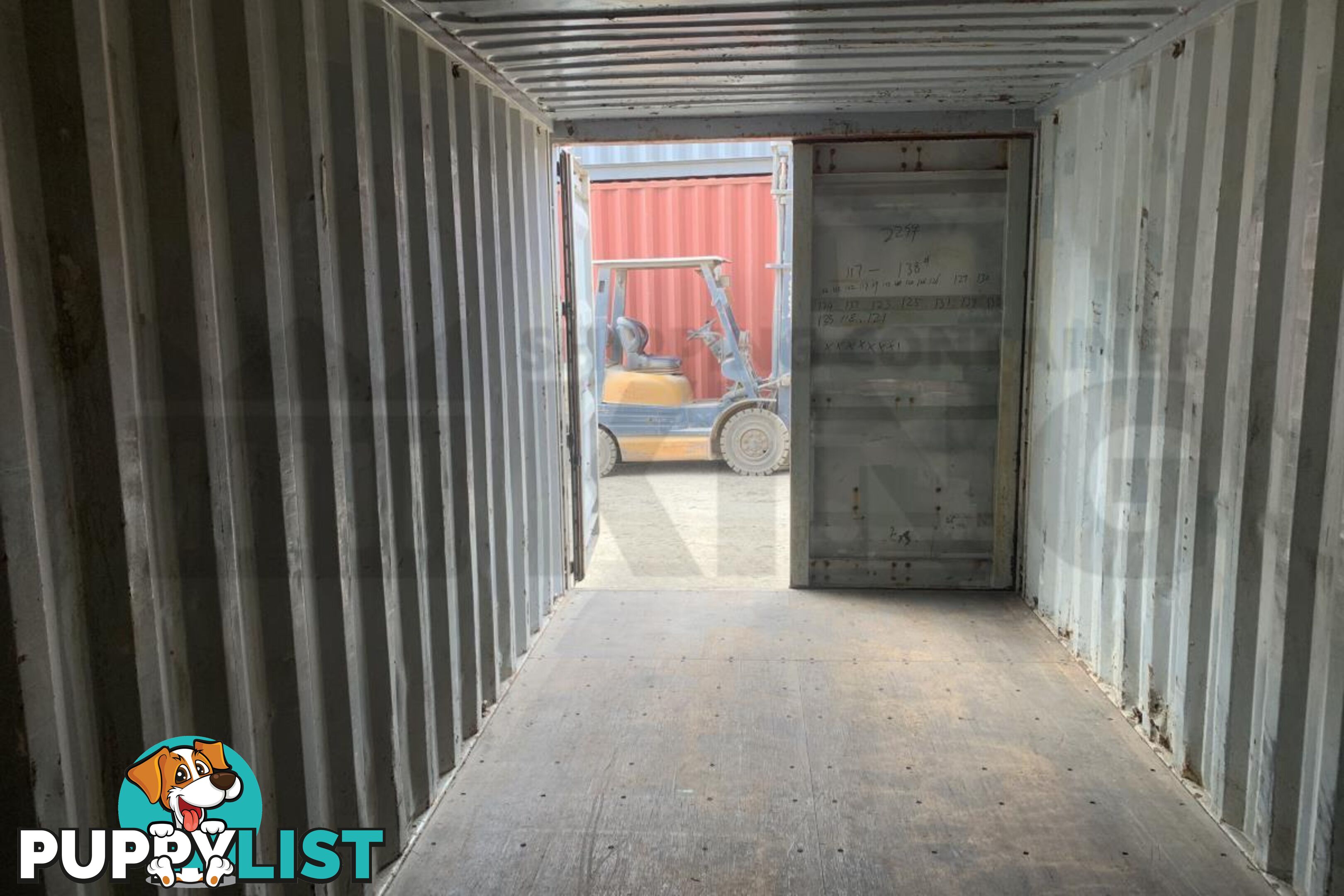 20' STANDARD HEIGHT SHIPPING CONTAINER - in Brisbane